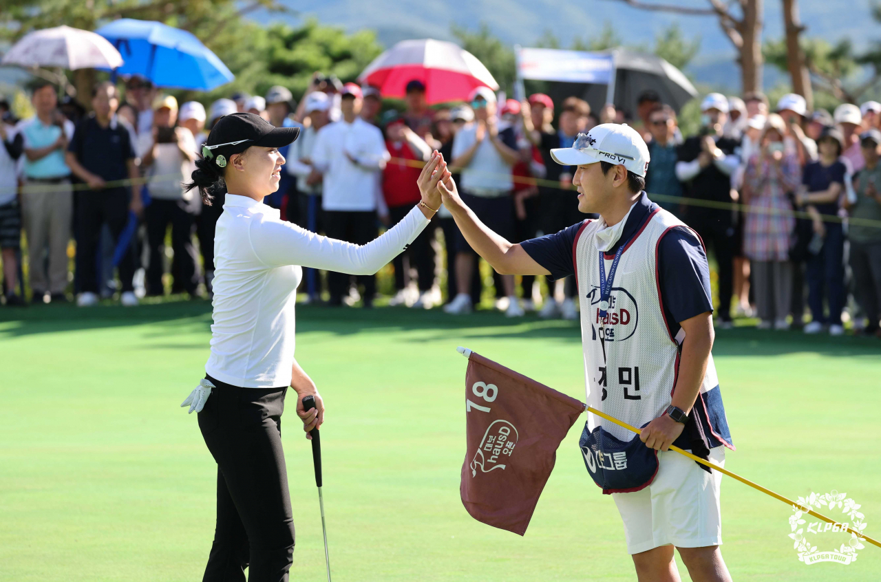 ‘장타여신’ 문정민, KLPGA 투어서 첫 우승