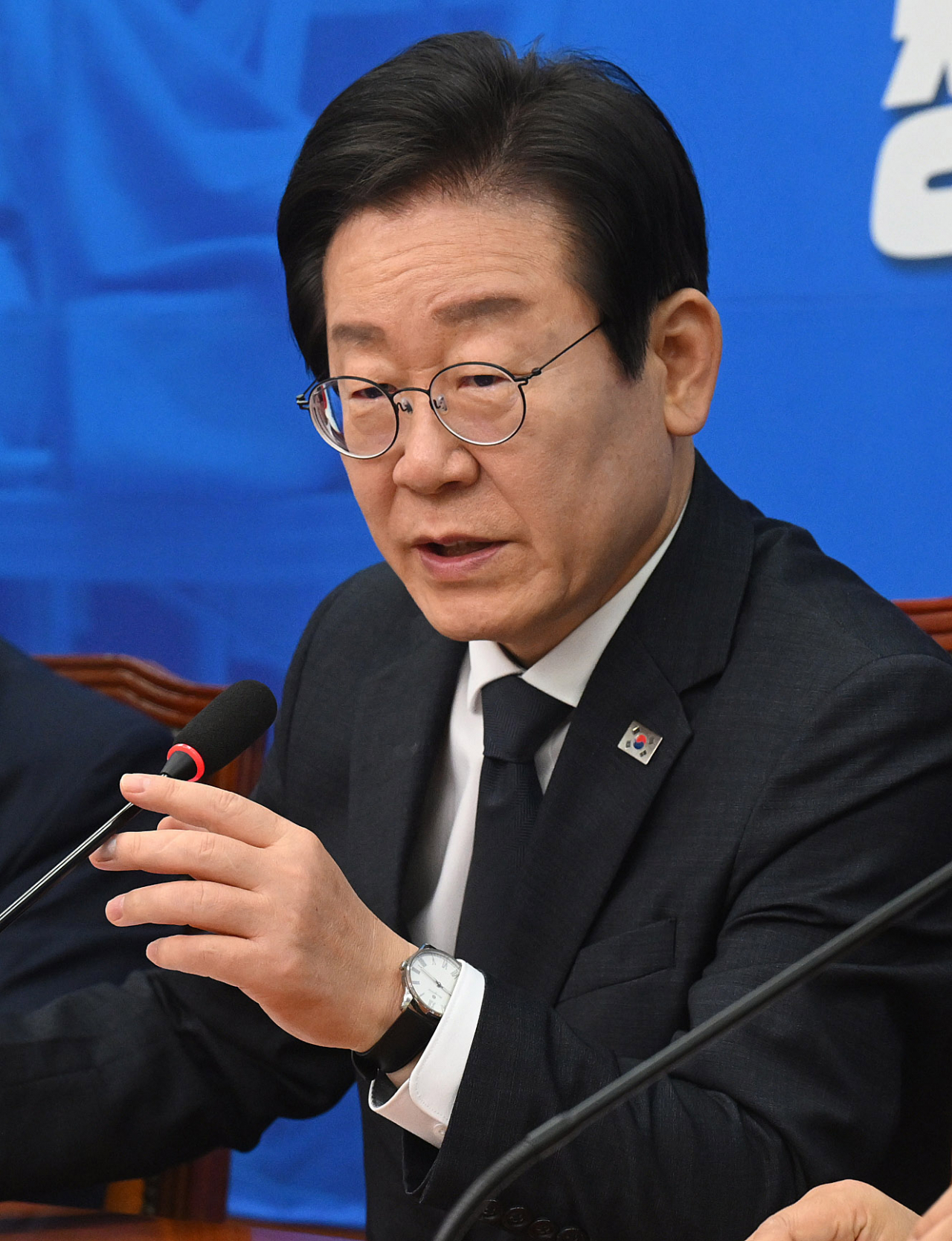 이재명 더불어민주당 대표가 국회에서 열린 최고위원회의에 참석해 발언하고 있다. 이상섭 기자