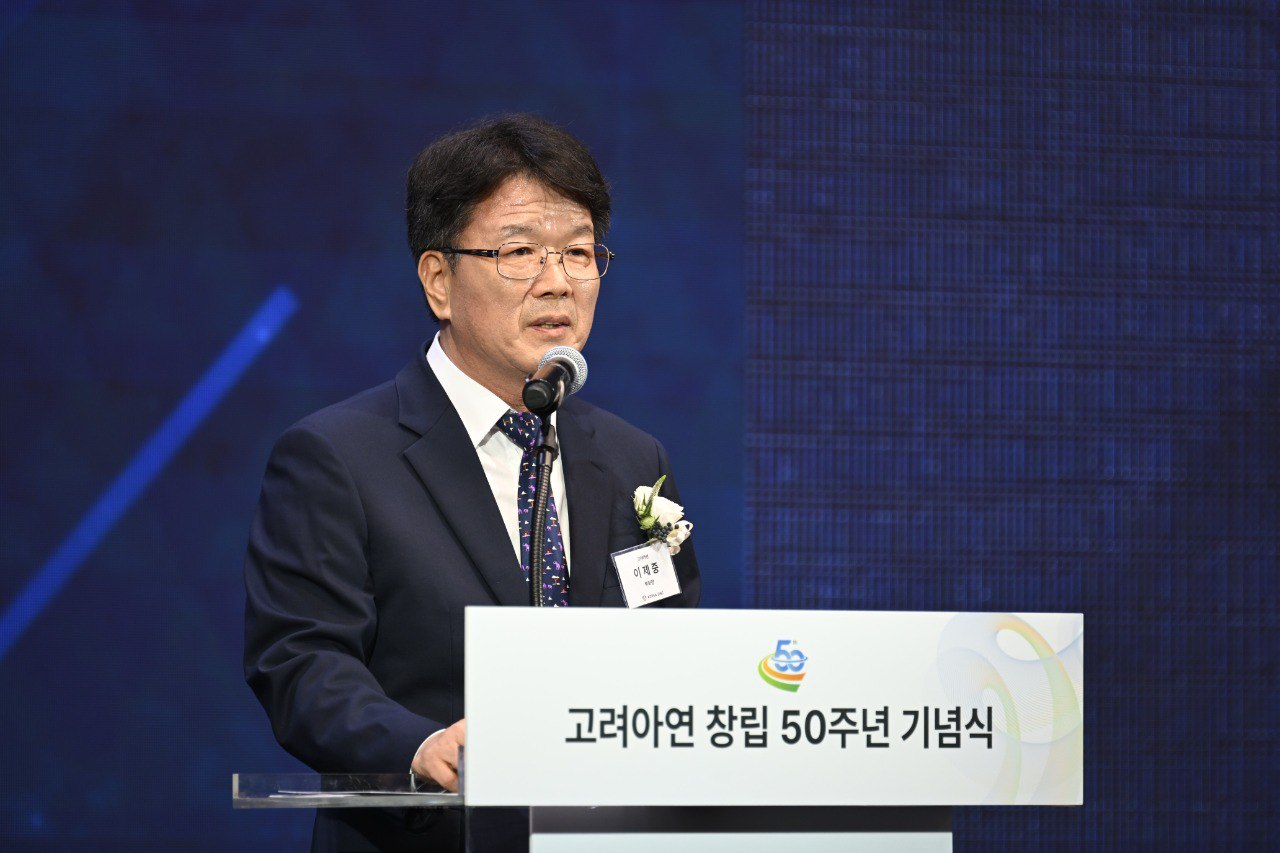 이제중 고려아연 부회장은 오는 24일 기자회견을 열고 MBK와 영풍의 주식 공개매수에 대한 회사 측의 견해를 밝힐 예정이다. 이제중 고려아연 부회장이 고려아연 창립 50주년 기념식에서 발언하고 있다. [고려아연 제공]