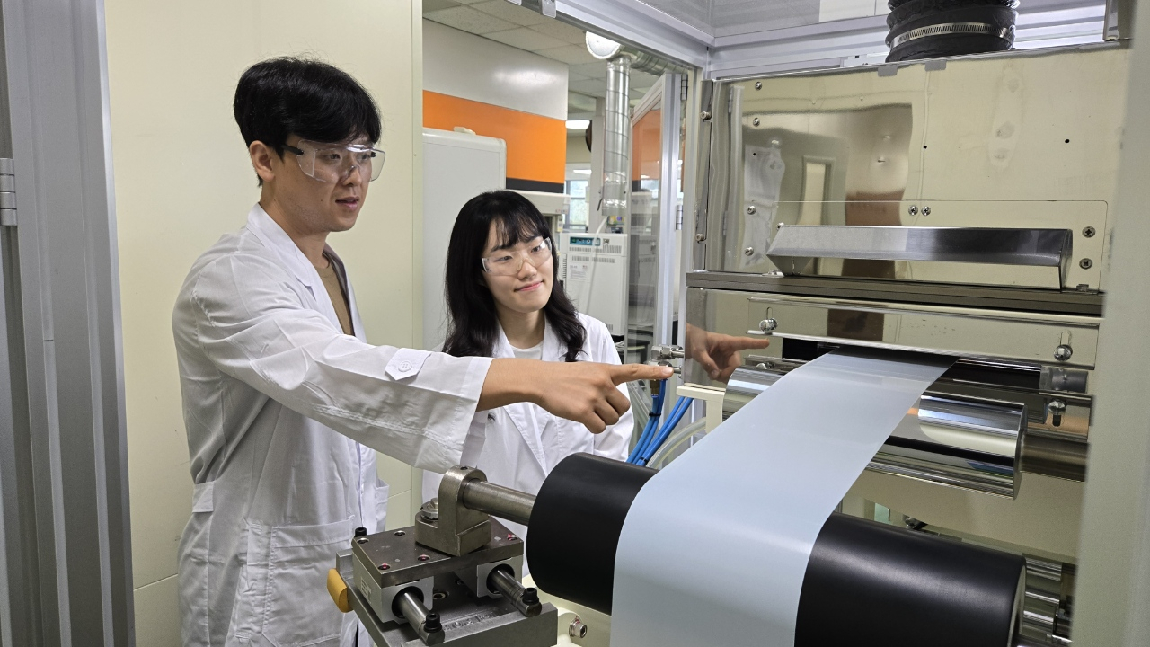 Researchers at SK IE Technology assess battery separators in the lab at the company‘s R&D center in Daejeon. (SK Innovation)