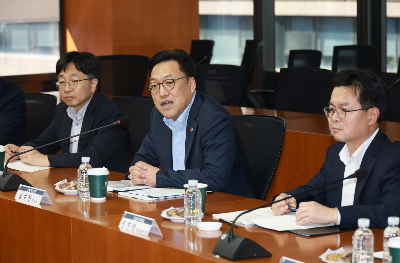 김병환 금융위원장이 23일 오후 서울 중구 한국금융연구원에서 열린 '경제·금융연구기관장 간담회'를 주재하고 있다. [금융위원회 제공]