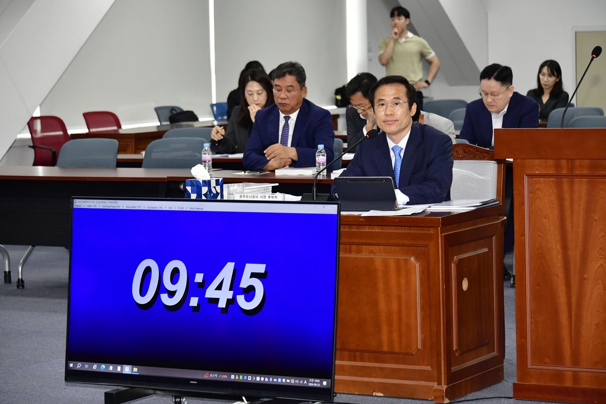 김승남(57) 광주도시공사 사장 후보자의 인사청문 절차가 23일 광주시의회에서 열렸다.