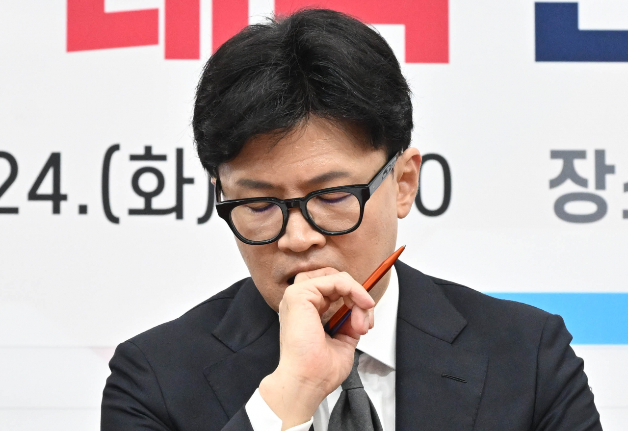 한동훈 국민의힘 대표가 24일 오전 서울 여의도 국회에서 열린 청년 취업지원 대책 관련 당·정협의회에서 생각에 잠겨 있다. 임세준 기자