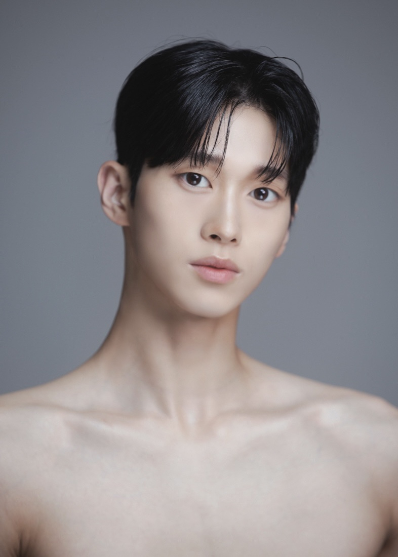마린스키 발레단 입단 전 유니버설 발레단 ‘라 바야데르’ 무대를 통해 첫 전막 발레에 도전하는 전민철 [유니버설 발레단 제공]