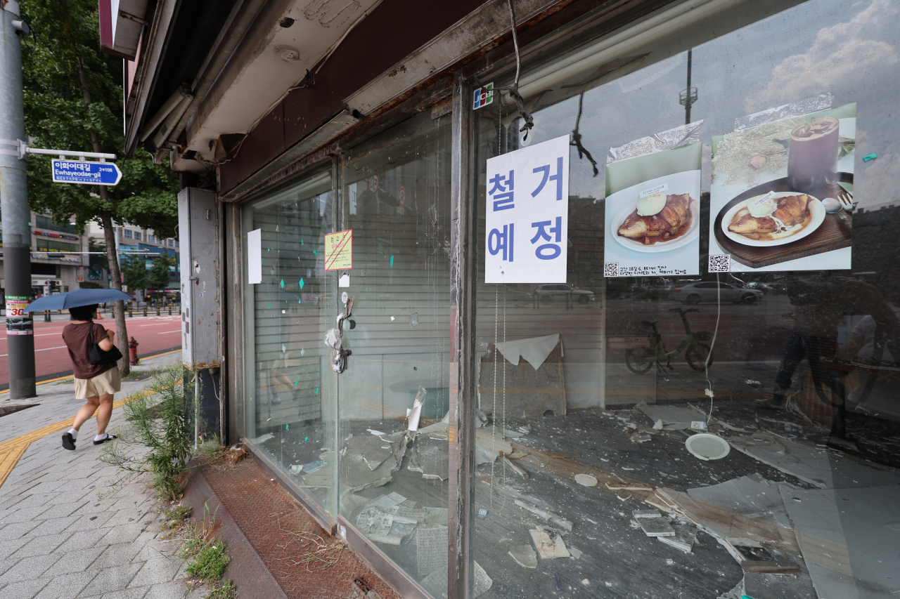 서울 서대문구 인근 폐업한 상점 [연합]
