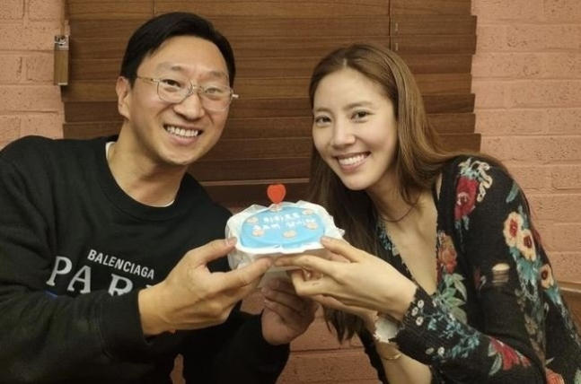 가수 겸 배우 손담비(오른쪽)와 남편 스피드스케이팅 선수 출신 이규혁. [인스타그램]