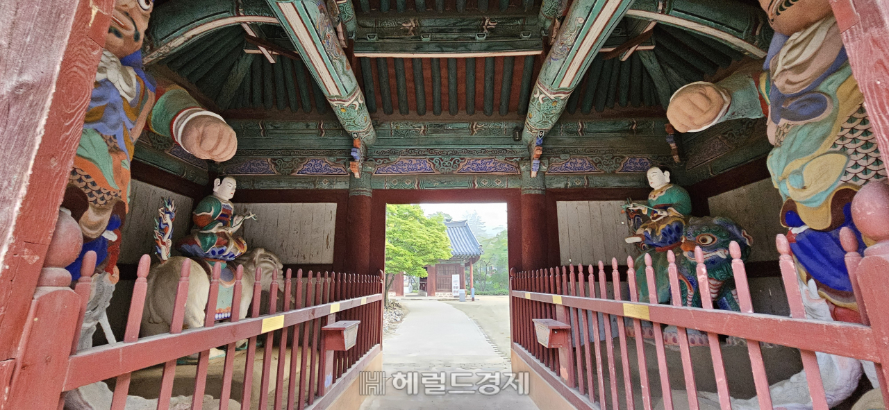 김시습·백범 김구 머무른 은둔 사찰…세계문화유산 공주 마곡사 [정용식의 내 마음대로 사찰여행 비경 100선]