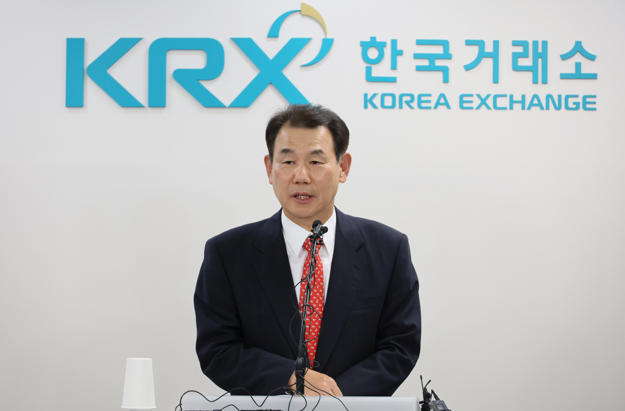 KB금융, 결국 밸류업 지수 추가?…“ETF 출시 전 고쳐야” vs “오락가락, 신뢰도 타격” [투자360]