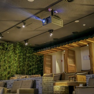 Movies and art in hanok, superior sound at Listening Room