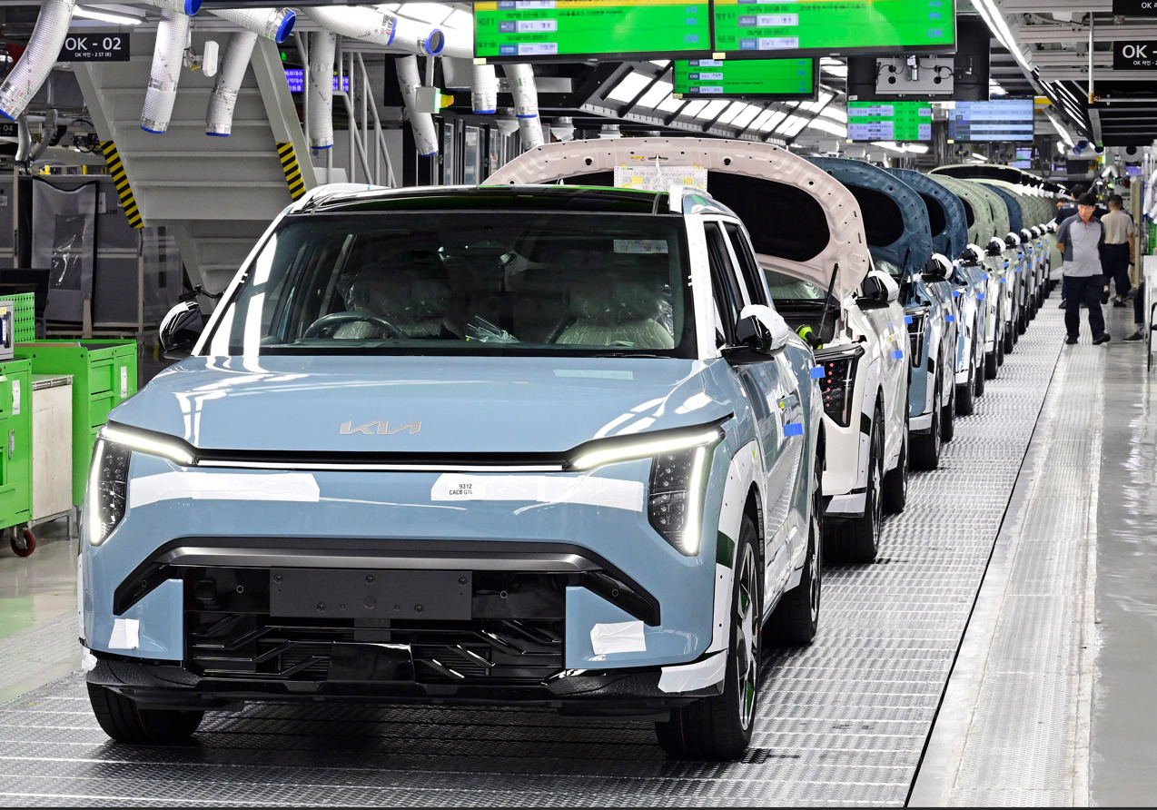 기아 광명 이보 플랜트(EVO Plant)에서 생산 중인 콤팩트 전기 SUV(스포츠유틸리티차량)인 EV3 [기아 제공]