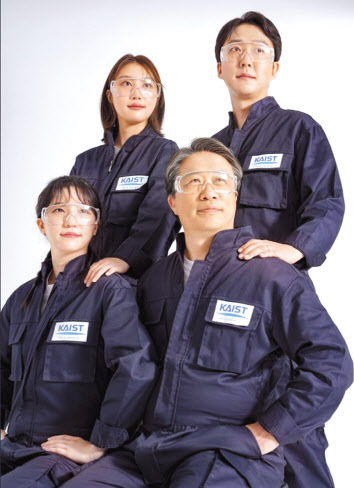 이해신(앞줄 오른쪽) KAIST 석좌교수 연구팀 [폴리페놀팩토리 제공]