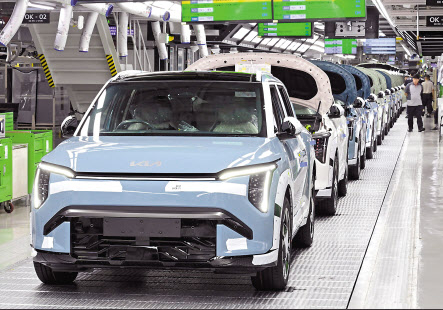 기아 광명 이보 플랜트(EVO Plant)에서 생산 중인 콤팩트 전기 SUV(스포츠유틸리티차량)인 EV3 [기아 제공]