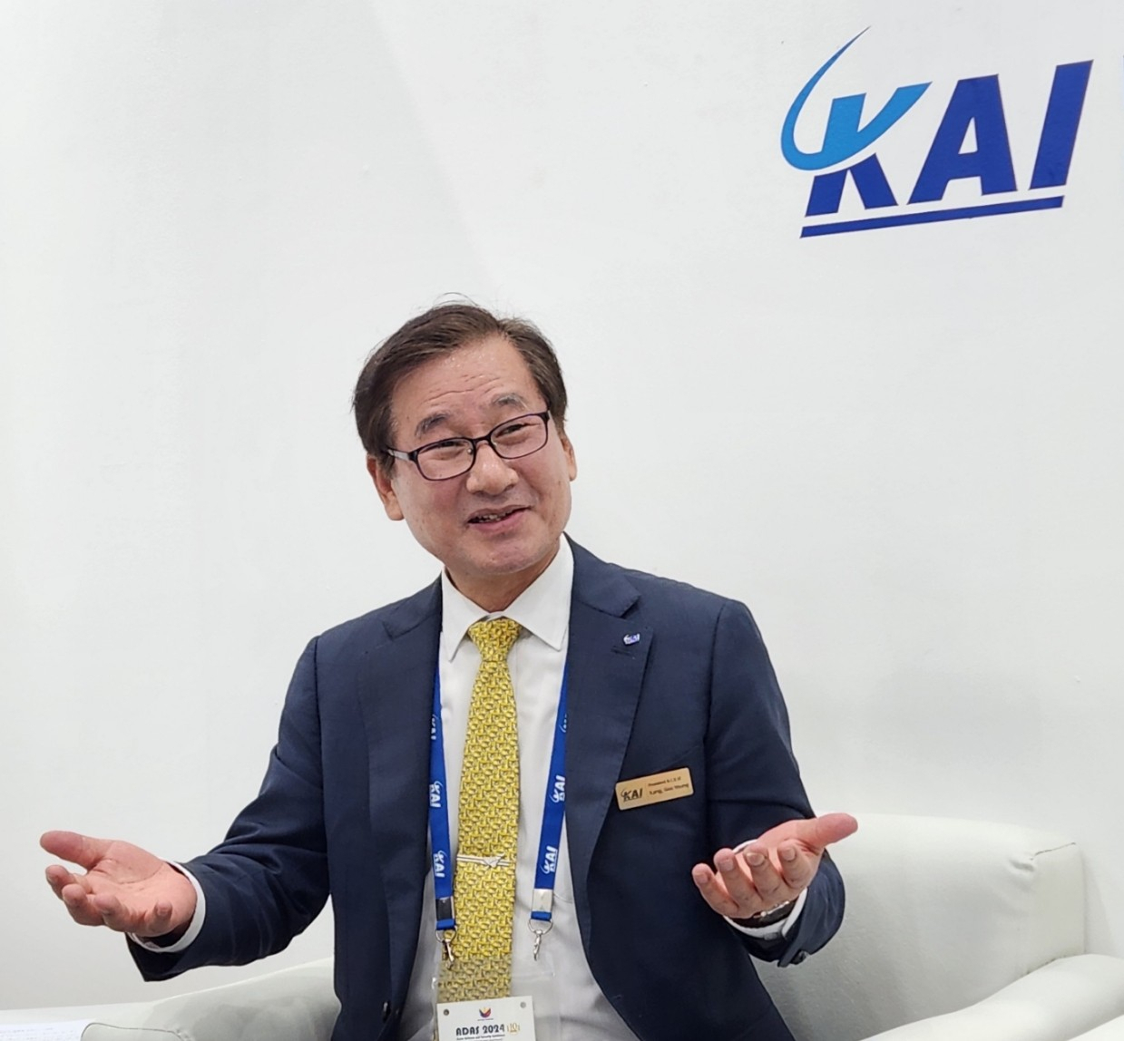 강구영 한국항공우주산업(KAI) 사장이 26일 'ADAS 2024' 전시장 내 KAI부스에서 인터뷰를 하고 있다. [국방부 공동취재단]