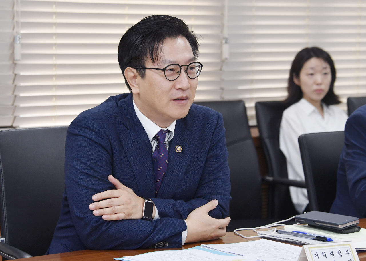 김범석 기획재정부 차관이 27일 오전 서울 종로구 정부서울청사에서 열린 '제33차 물가관계차관회의'를 주재하고 있다. [연합]