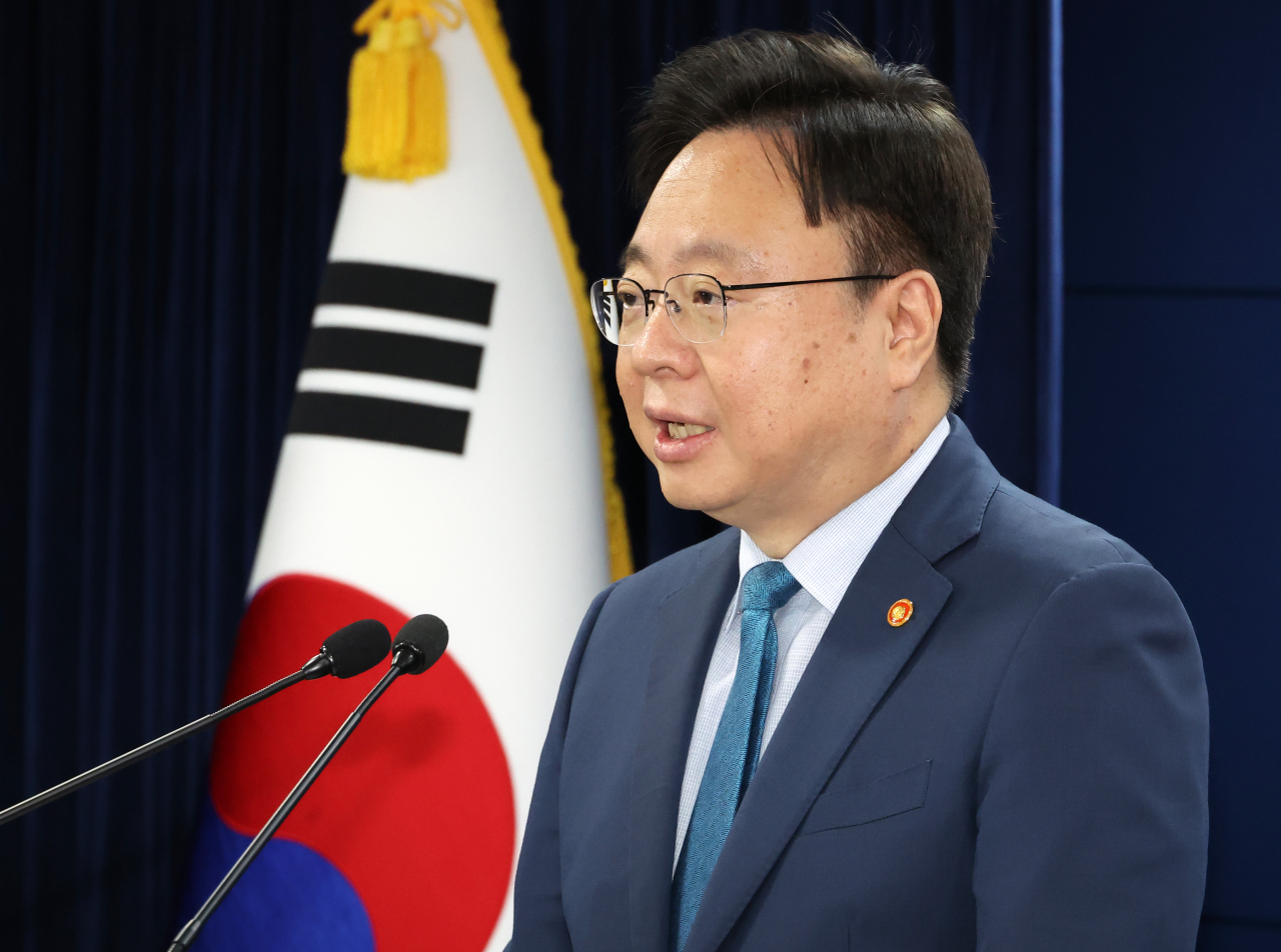 조규홍 보건복지부 장관이 30일 서울 종로구 정부서울청사에서 의료개혁 추진상황 브리핑을 하고 있다.[연합]