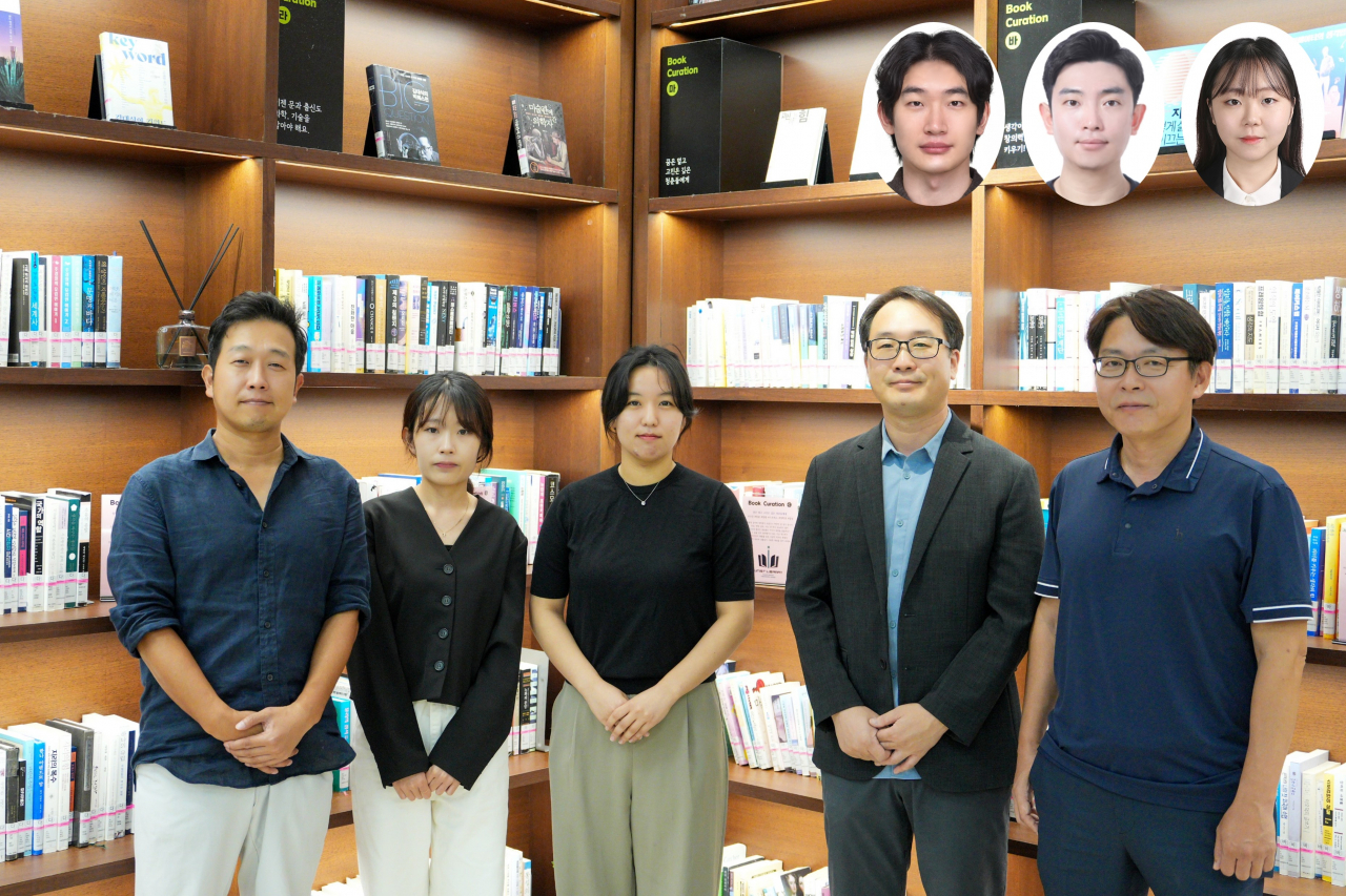 이번 연구를 수행한 UNIST 연구진. 이지석(왼쪽부터) 교수, 백다혜, 류채영 연구원, 김동혁, 고현협 교수, 손창일(윗줄 왼쪽부터), 김진영, 박서정 연구원. [UNIST 제공]