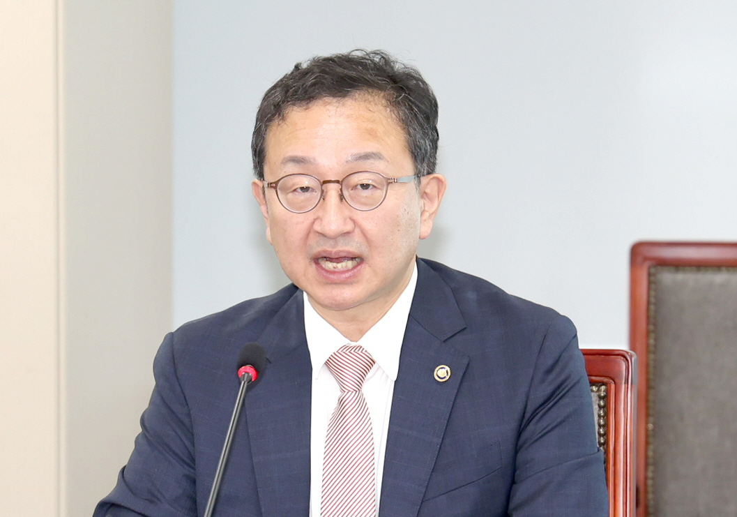 정승윤 국민권익위원회 부위원장이 권익위를 떠난다. 정 부위원장은 30일 정부세종청사에서 열린 권익위 전원위원회에서 내달 초 자리에서 물러난다는 입장을 밝혔다. [헤럴드DB]