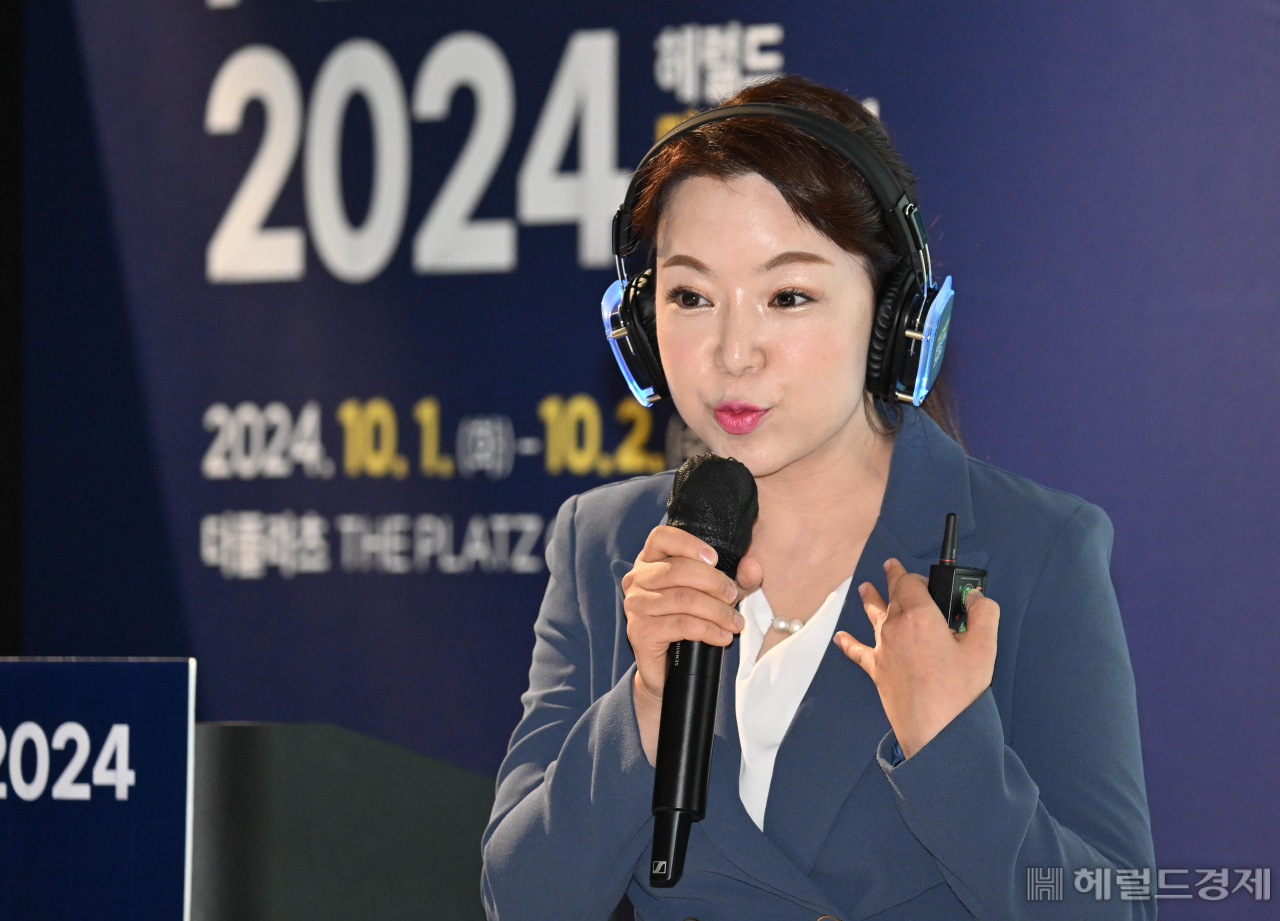 김혜리 우리은행 자산관리센터 세무전문가가 1일 오전 서울 강남구 코엑스 더플라츠에서 열린 '헤럴드 머니 페스타 2024'에서 '알수록 돈이 되는 부의 설계'의 주제로 강연을 하고 있다. 이상섭 기자