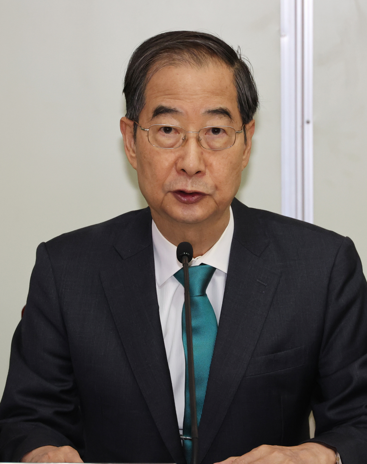 한덕수 국무총리가 2일 정부서울청사에서 열린 2025년 APEC 정상회의 준비위원회 회의에서 발언하고 있다. [연합]