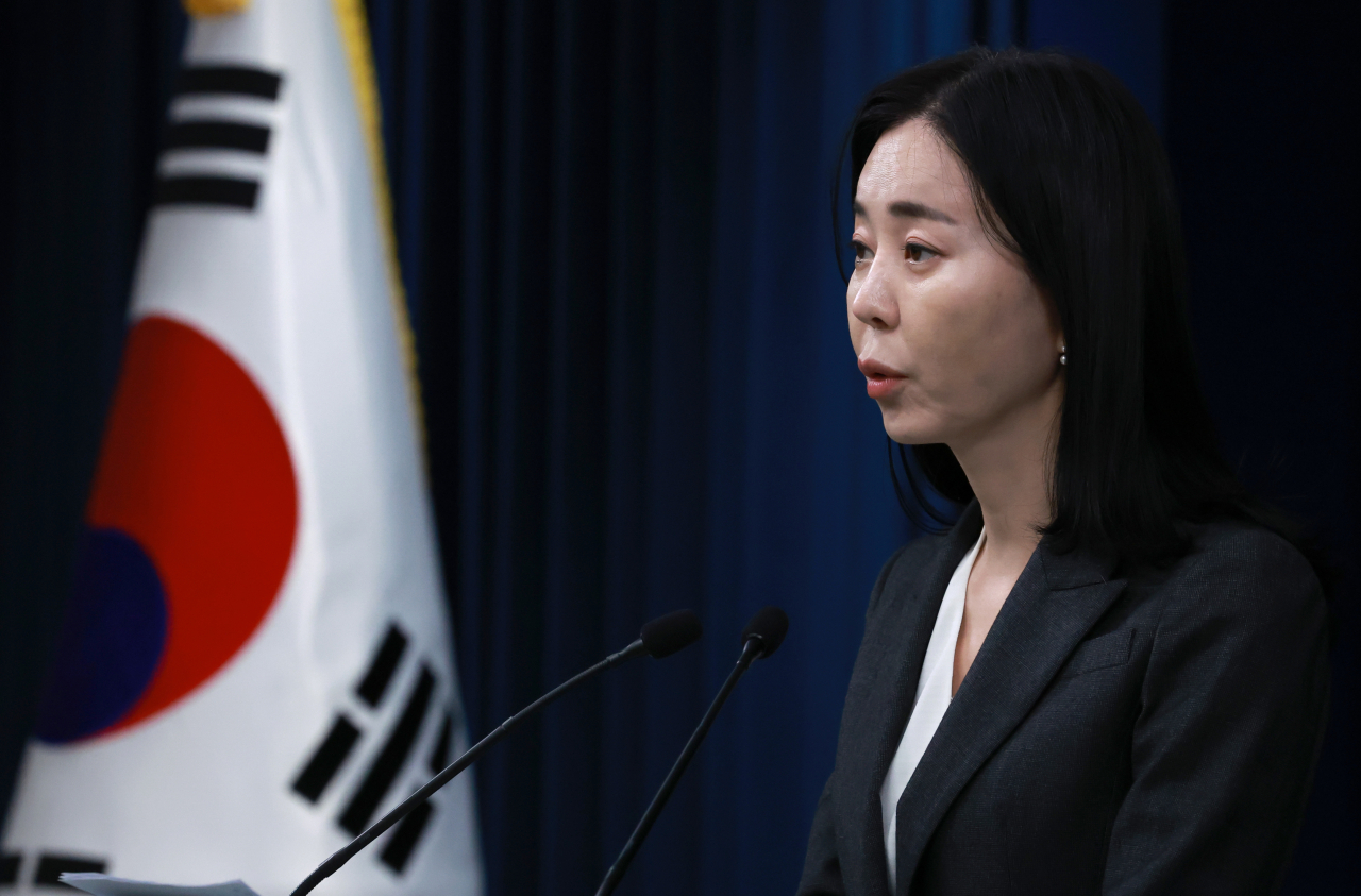 정혜전 대통령실 대변인이 2일 서울 용산 대통령실 청사에서 현안 브리핑을 하고 있다. [연합]
