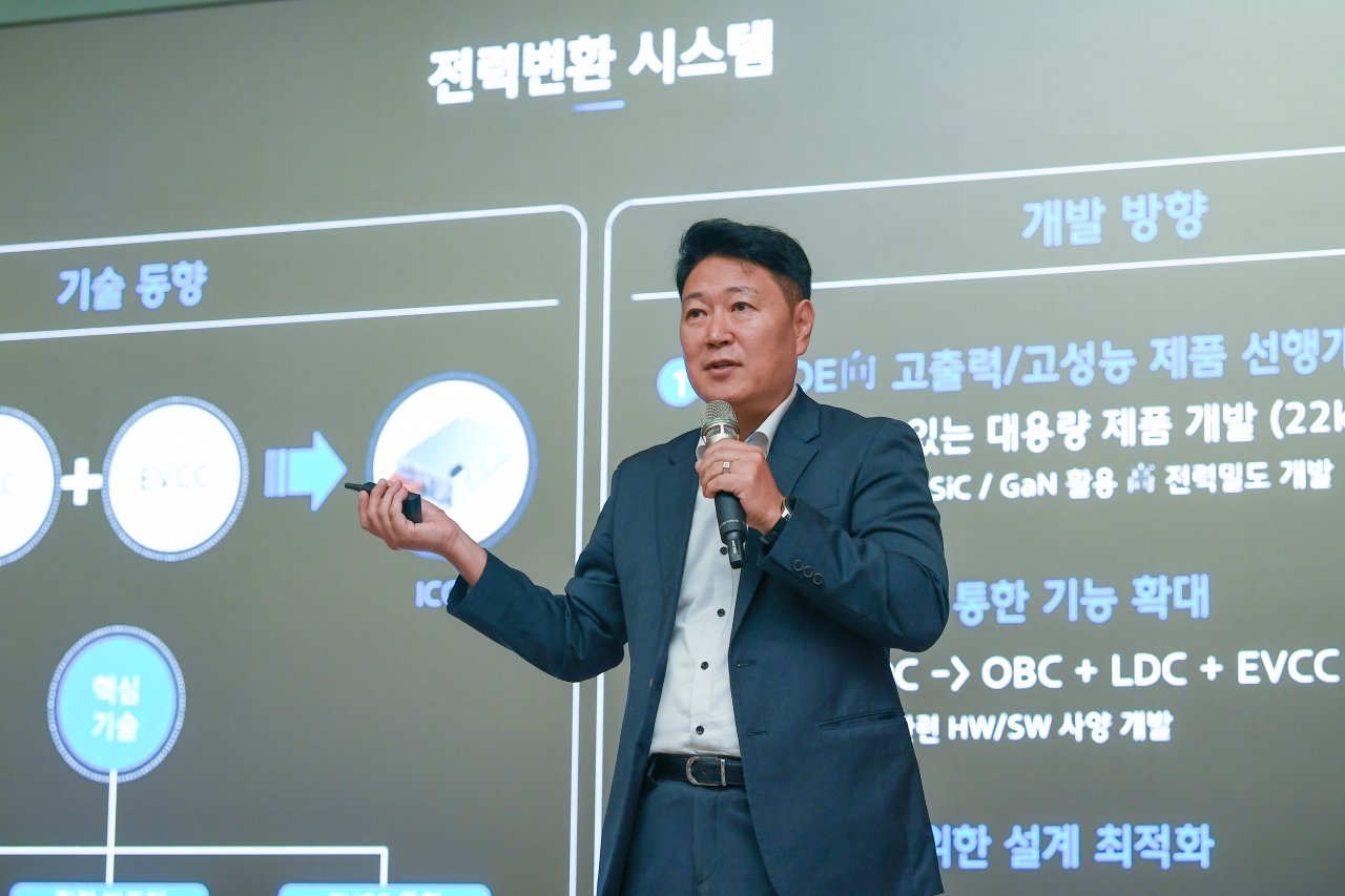 이영국 전동화엔지니어링실장은 지난 2일 경기도 의왕연구소에서 열린 ‘2024 R&D 테크데이’에서 “캐즘이라는 대외환경 변화에도 불구하고 이곳 의왕연구소에서 수백명의 연구진들이 차질 없는 연구개발 활동에 매진하고 있다”고 말했다. [온라인 슬롯 제공]