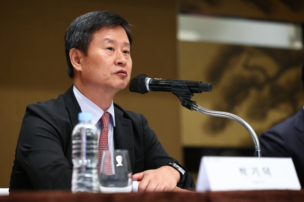 고려아연의 박기덕 대표이사가 2일 오후 서울 용산구 그랜드하얏트 호텔에서 열린 기자회견에서 발언하고 있다. [연합]