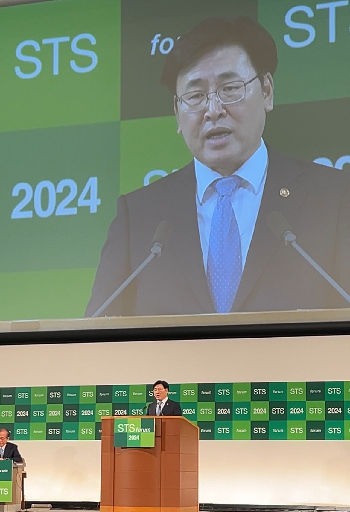 유상임 과학기술정보통신부 장관이 제21회 STS 포럼에서 기조연설을 하고 있다.[과기정통부 제공]