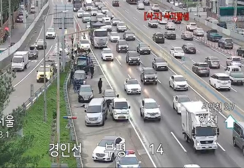 경인고속도로 역주행 사고 현장 [고속도로 CCTV 화면 캡처]
