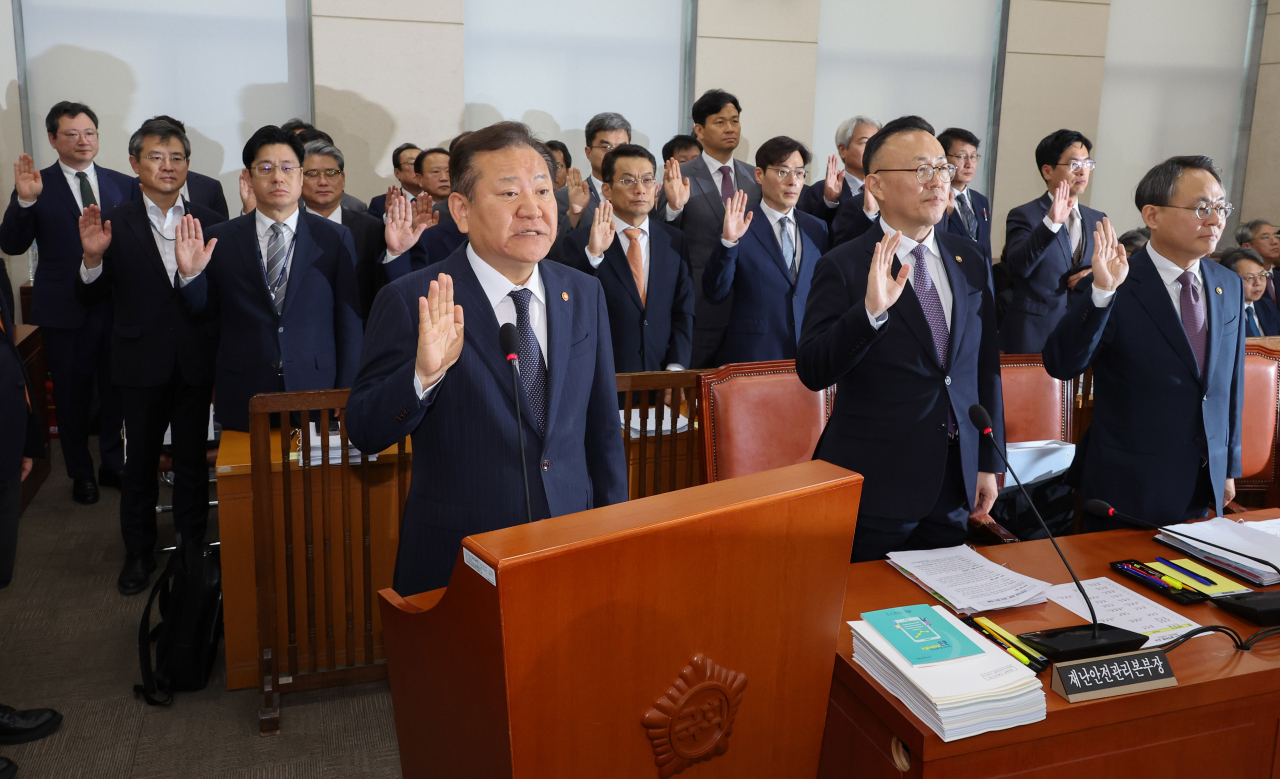 ‘창과 방패…국정감사’ [이상섭의 포토가게]