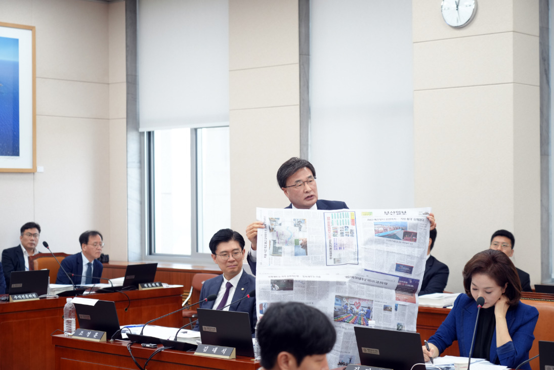 김대식 의원(부산 사상구)이 지난 8일 국회 교육위원회 국정감사에서 질의하고 있다. [사진=김대식 의원실]