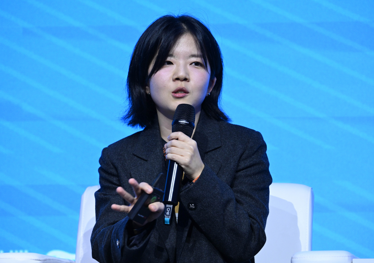 구희 작가가 지난 8일 오후 서울 반포 세빛섬에서 열린 ‘헤럴드디자인포럼 2024’ 스페셜토크에 참석해 발언하고 있다. 임세준 기자
