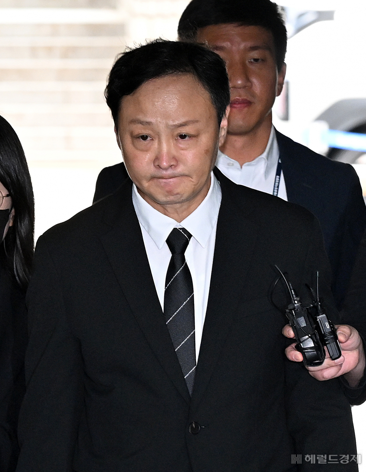 경제범죄 가중처벌 등에 관한 법률 위반(사기·횡령·배임) 혐의를 받는 류광진 티몬 대표가 10일 오전 서울 서초구 서울중앙지방법원에서 열린 구속 전 피의자 심문(영장실질심사)에 출석하고 있다. 임세준 기자