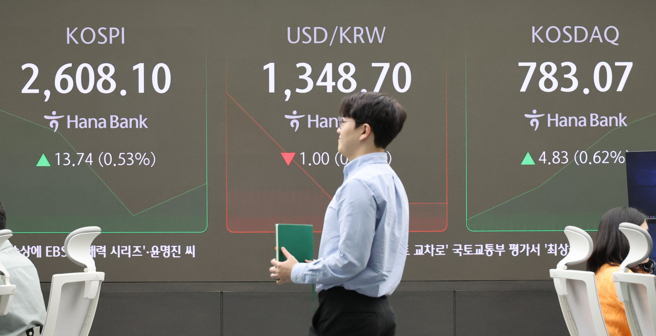 중구 하나은행 본점 딜링룸 모습 [연합]