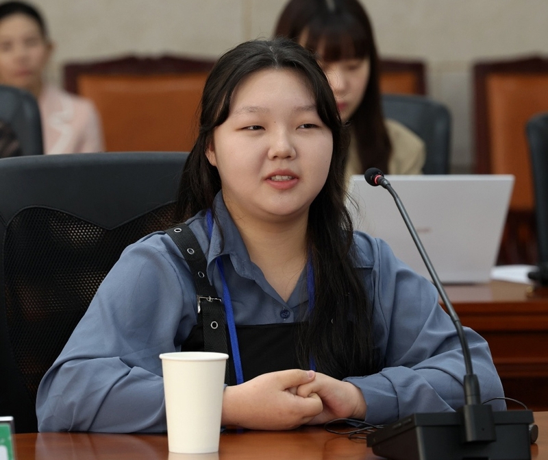 2019년 탈북한 노진해(16) 양이 유엔이 지정한 '세계 여아의 날'을 하루 앞두고 통일부가 10일 남북관계관리단에서 개최한 간담회에서 발언하고 있다. [통일부 제공]