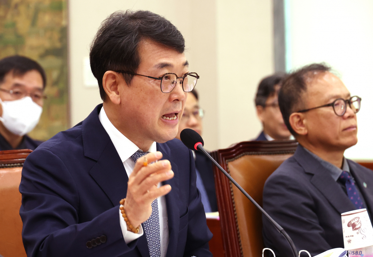 최응천 국가유산청장이 10일 국회에서 열린 문화체육관광위원회의 국가유산청에 대한 국정감사에서 의원 질의에 답변하고 있다. 연합뉴스