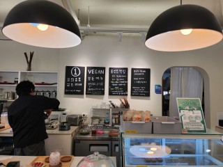 Zero-waste,  ‘Aladdin’ pop-up, cutesy shop