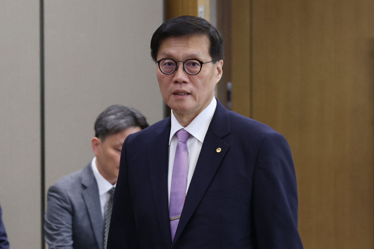 이창용 한국은행 총재가 11일 서울 중구 한국은행에서 열린 금융통화위원회에 참석하고 있다. [연합]