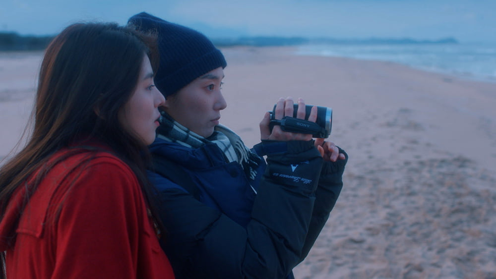 "Heavy Snow" stars Han So-hee (left) and Han Hae-in. (Pancinema)