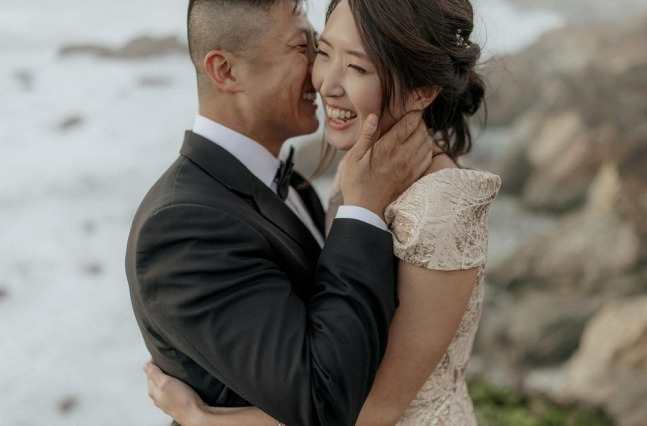 최태원 회장 차녀인 최민정씨(오른쪽)와 신랑인 케빈 황씨의 웨딩사진. [웨딩업체 사이트 캡쳐]
