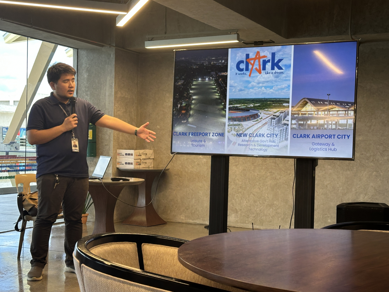 Jerico Bondoc, associate project officer of the Philippines’ Bases Conversion and Development Authority’s Strategic Projects Management Department, explains the BCDA‘s initiative behind New Clark City during a press briefing on Sept. 25. (Lee Jung-joo/The Korea Herald)