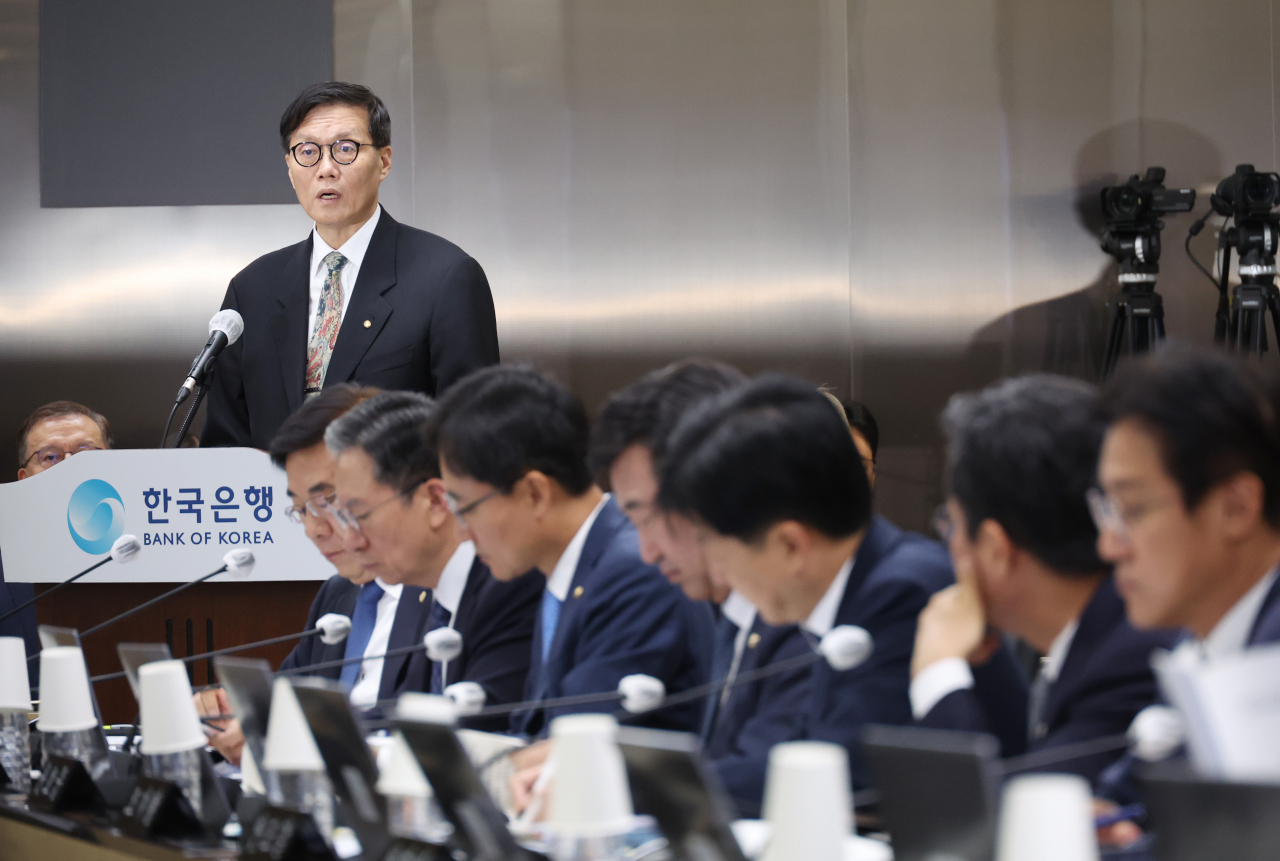 이창용 한국은행 총재가 14일 중구 한은 본점에서 열린 국회 기획재정위원회 국정감사에서 업무보고를 하고 있다. [연합]