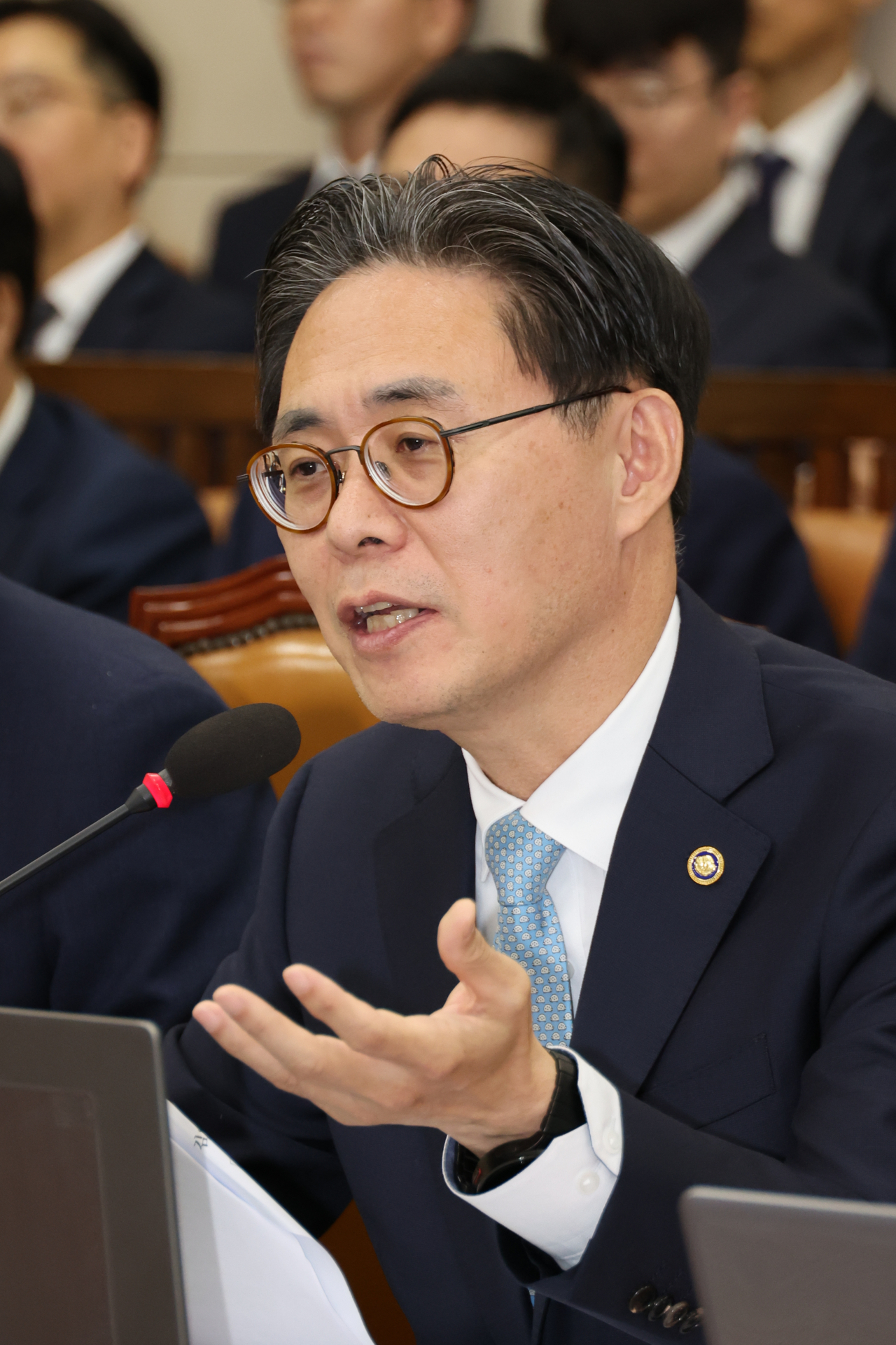 강민수 국세청장이 16일 오전 서울 여의도 국회에서 열린 기획재정위원회의 국세청에 대한 국정감사에서 위원 질의에 답하고 있다. [연합]