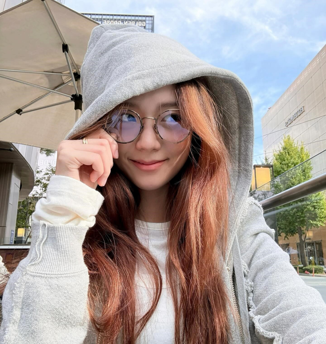 지수 "근데 이젠 안경을 곁들인.."