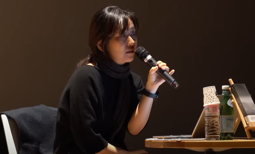 지난 2018년 북클럽 문학동네 프리미엄 강연에 참석한 소설가 한강 [유튜브 ‘문학동네’]