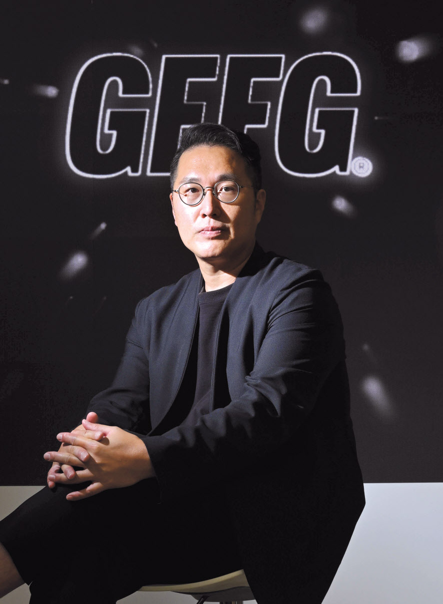 이준범 GFFG 대표가 서울 강남구 GFFG 사무실에서 포즈를 취하고 있다. 임세준 기자