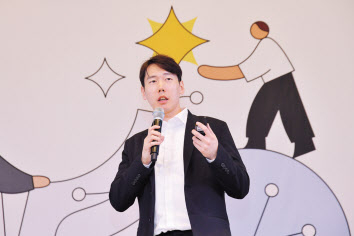 지난 5월 구글에서 진행된 행사에서 강연하고 있는 임우상 포스코홀딩스 미래기술연구원 연구위원(상무) [포스코홀딩스 제공]