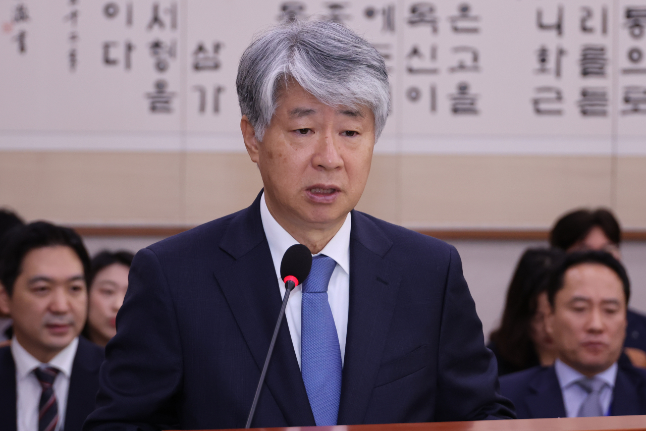 이종석 헌법재판소장이 지난 11일 국회 법제사법위원회의 헌법재판소 등에 대한 국정감사에서 인사말을 하고 있다. [연합]