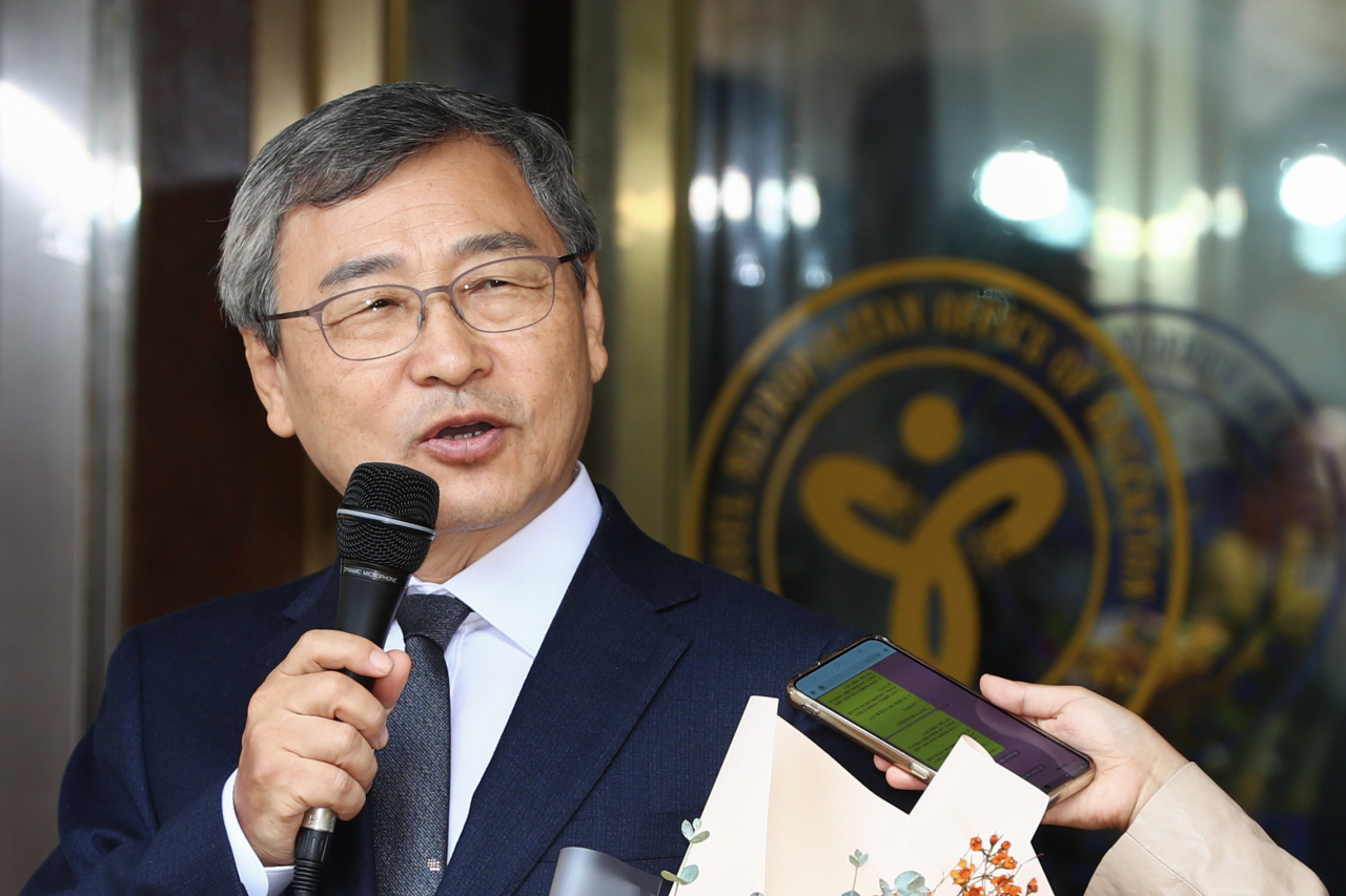 정근식 신임 서울시교육감이 17일 오전 서울 종로구 서울시교육청으로 첫 출근하며 소감을 밝히고 있다. 임세준 기자