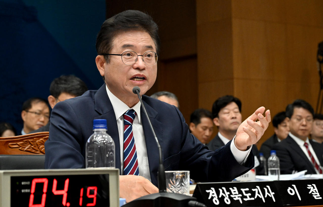 이철우 경북지사가 17일 경북도청에서 열린 국회 행정안전위원회의 경북도에 대한 국정감사에서 의원들의 질의에 답하고 있다.[경북도 제공]