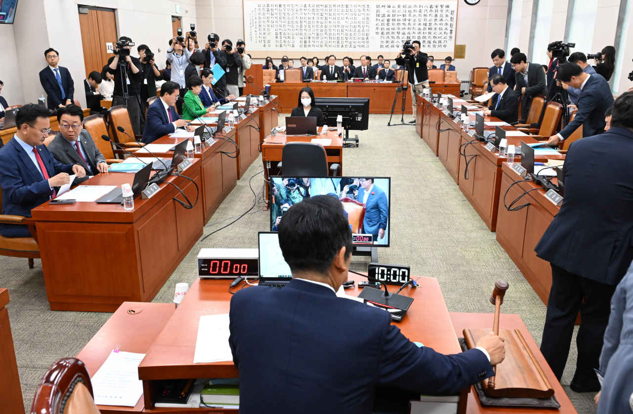 한방은 없고 막말만 남았다…반환점 도는 ‘맹탕 국감’[이런정치]